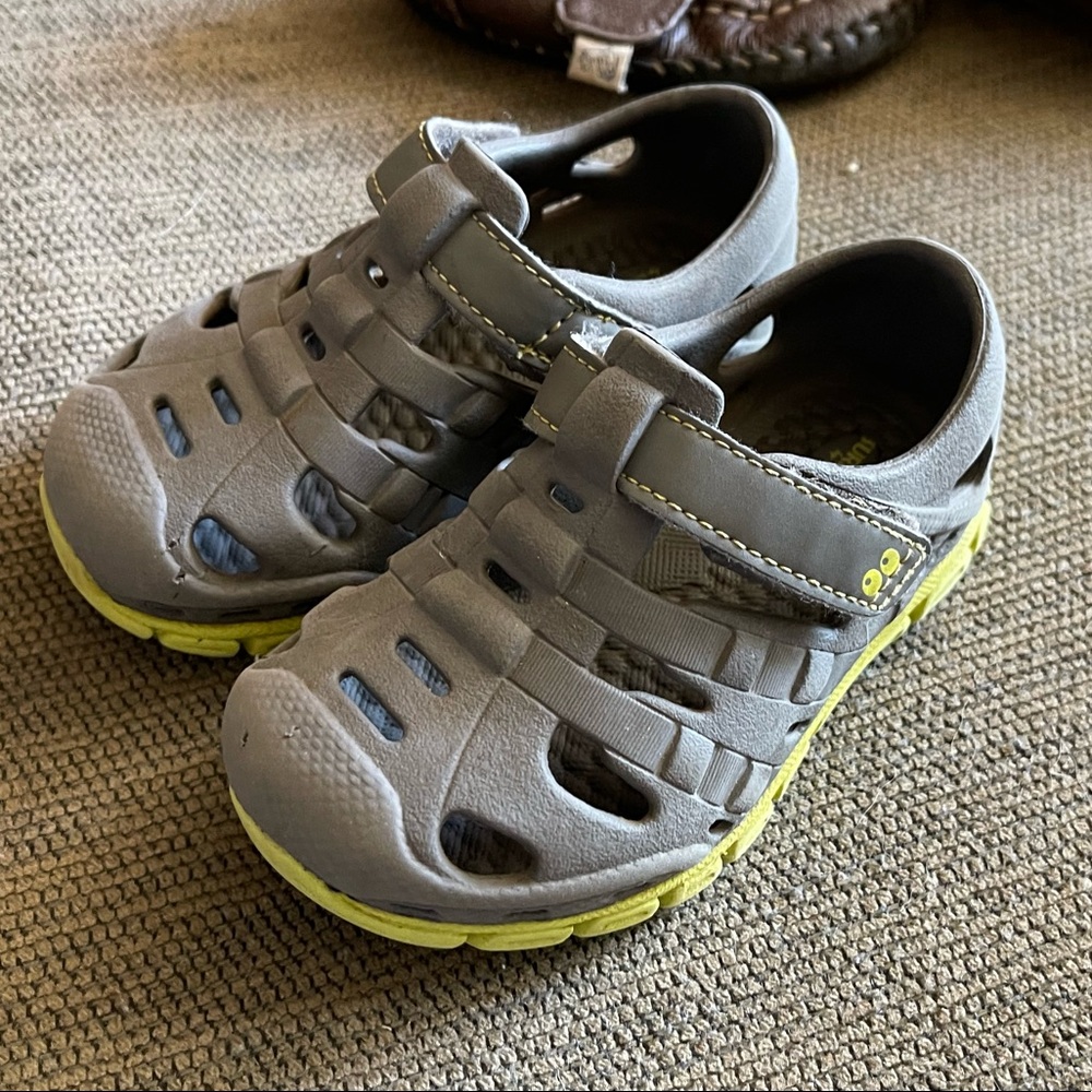 Surprize Water Shoes Slip On Baby Kids Sneakers Shoes Toddlers Size 5
